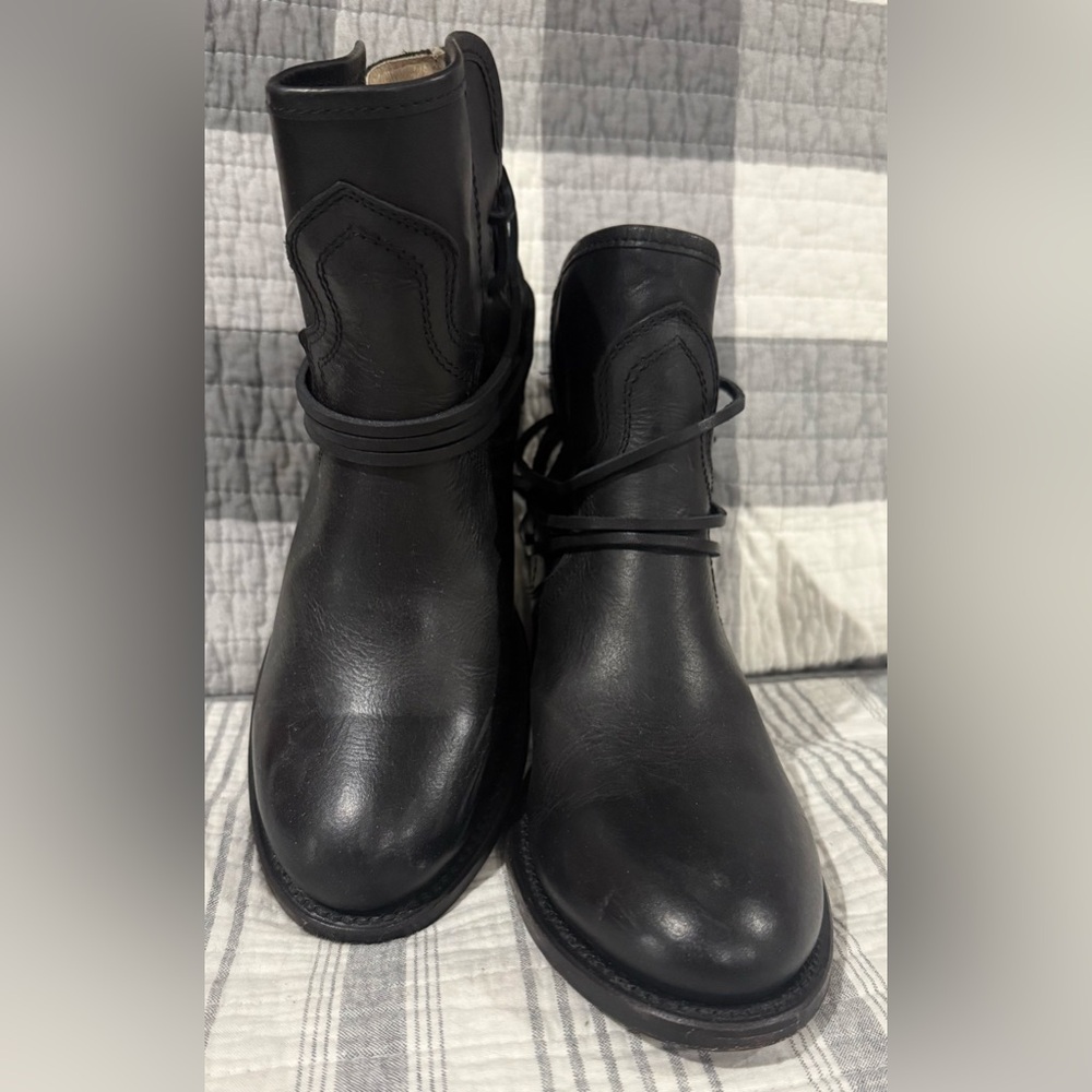 EUC- Freebird by Steven Casey Black Leather Low Boots. Size 8.